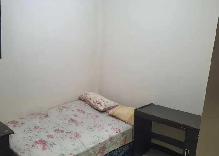 Oyo Life 93202 Pentagon Homestay Syariah Surabaya